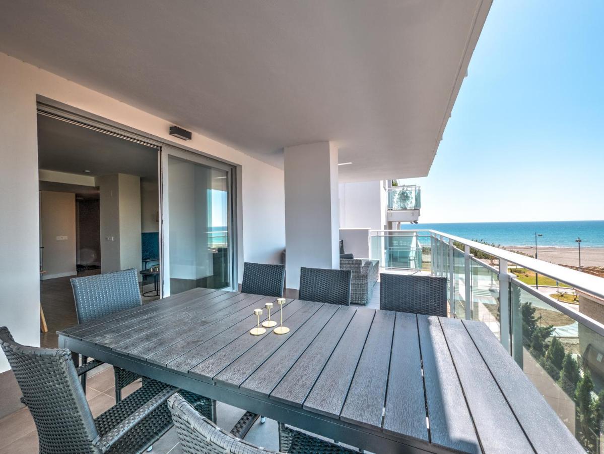 New Beach Front Apartment With Large Balcony ตอร์ร็อกซ์ ภายนอก รูปภาพ